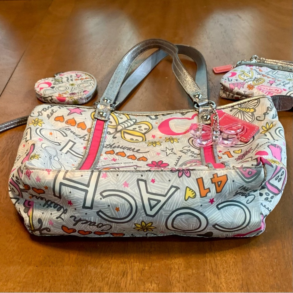 COACH Poppy Daisy Bandana Butterfly Graffiti Tote + Heart coin purse + Wristlet - Picture 7 of 14